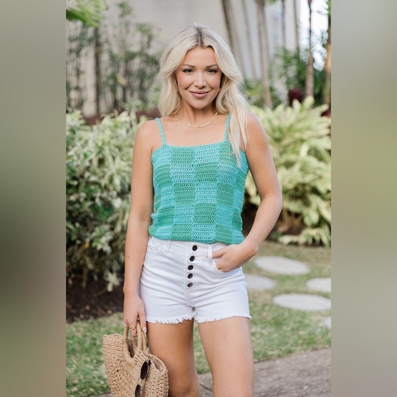 Pink lily crocheted top - Picture 1 of 3